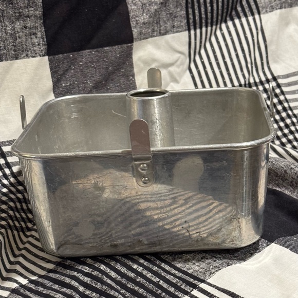 Square Two Piece Vitality Aluminum Angle Food Tube Cake Pan, made in the USA - Picture 4 of 14